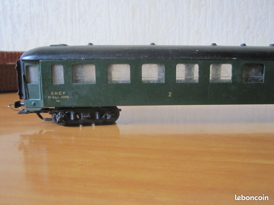JOUEF HO RÉF 5113 - Voiture voyageurs OCEM à rivets apparents IIème