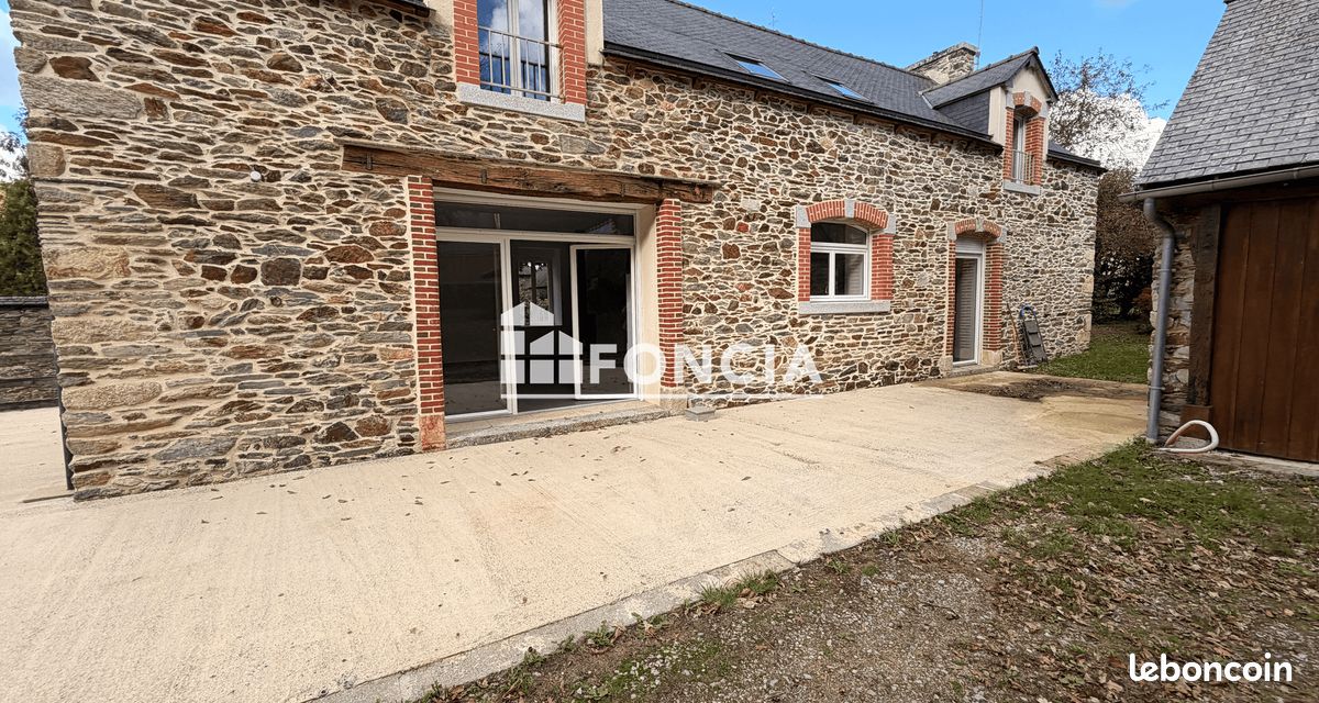 Maison 5 pièces 152 m² · au Quillio · 152 m² · 1 090 €/mois