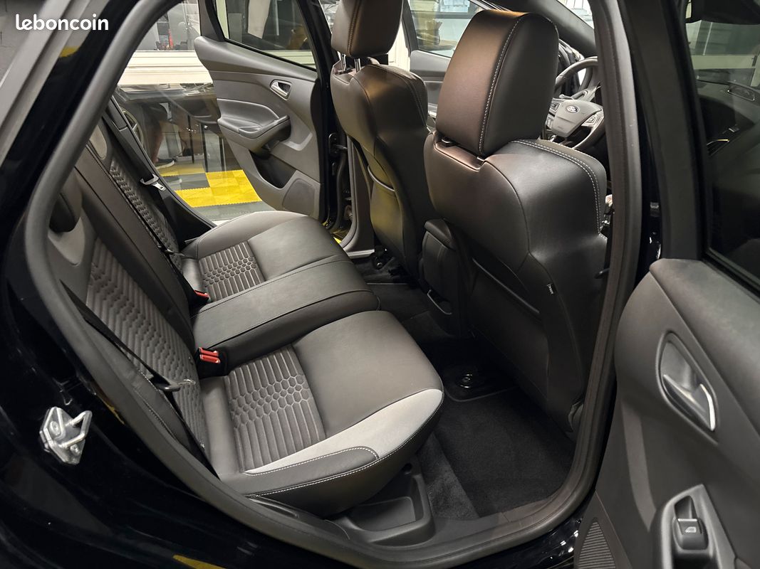 Ford Focus II 2.0 ST 250 cv Ecoboost 5 portes Recaro gps châssis sport alarme sièges chauffant pack hivers (image 6)
