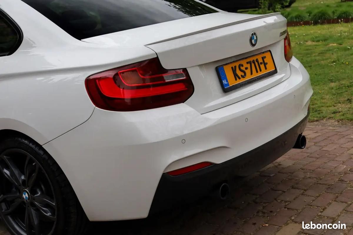 BMW M2 328 ch ARRIÈRE - BOITE MANUELLE M SPORT CAMÉRA D'AIDE AU STATIONNEMENT TOIT OUVRANT VOLANT... (image 13)