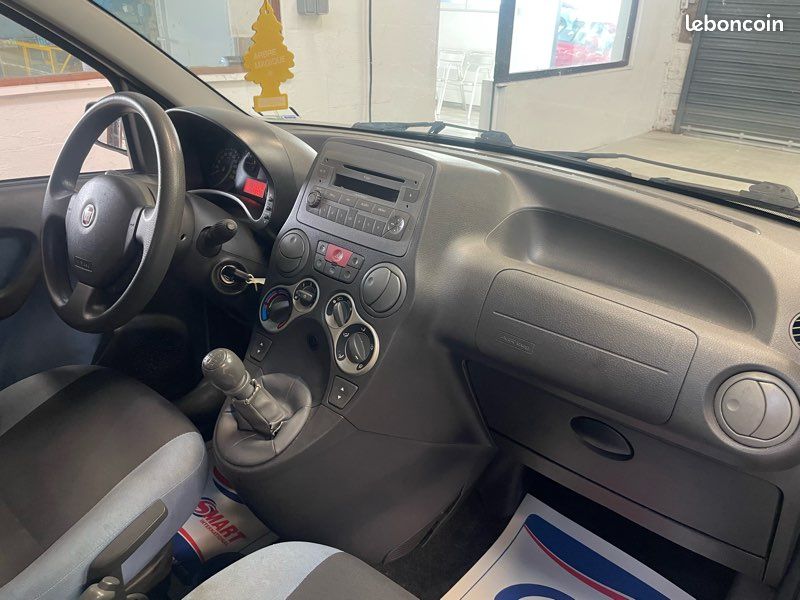 Fiat Panda 1,2i Essence 60 Chvx « Climatisation,Jantes aluminium » (image 3)