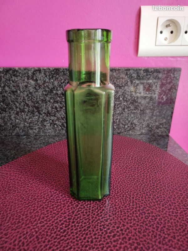 Ancien flacon Louit Frères en verre vert, belle forme publicitaire, marquage moulé. Bel état général, quelques traces du temps. Hauteur 17 cm, largeur 4,5 cm. Objet de collection (image 2)