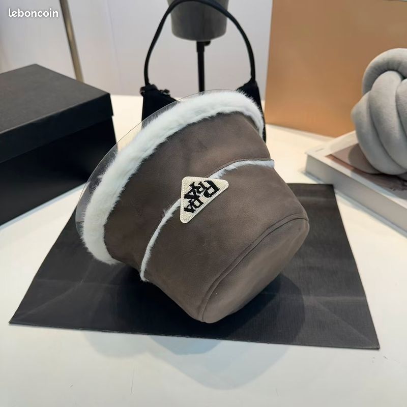 Chapeau marron tout neuf, bordé de fourrure blanche (image 3)
