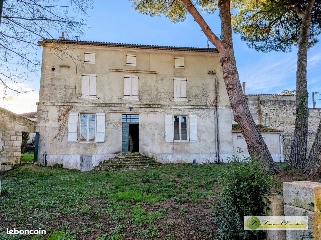 Maison 10 pièces 235 m² · à Angoulême · 235 m² · 299 250 €