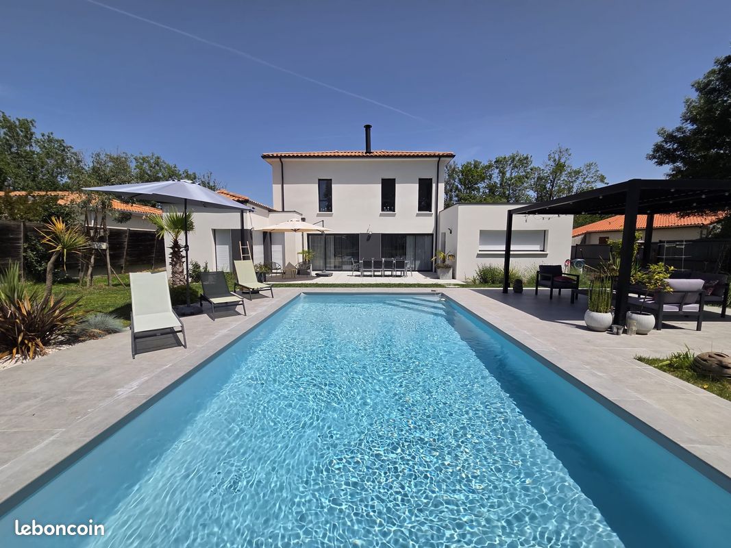 Maison 8 pièces 196 m² · à Breuillet · 196 m² · 860 000 €