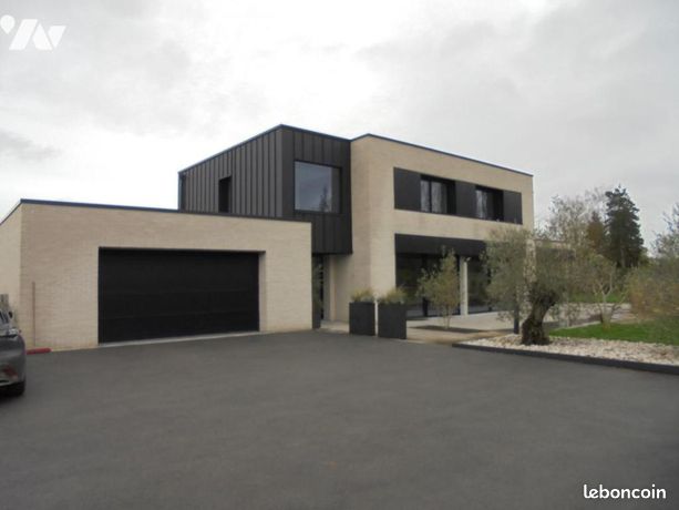 Maison 7 pièces 320 m²