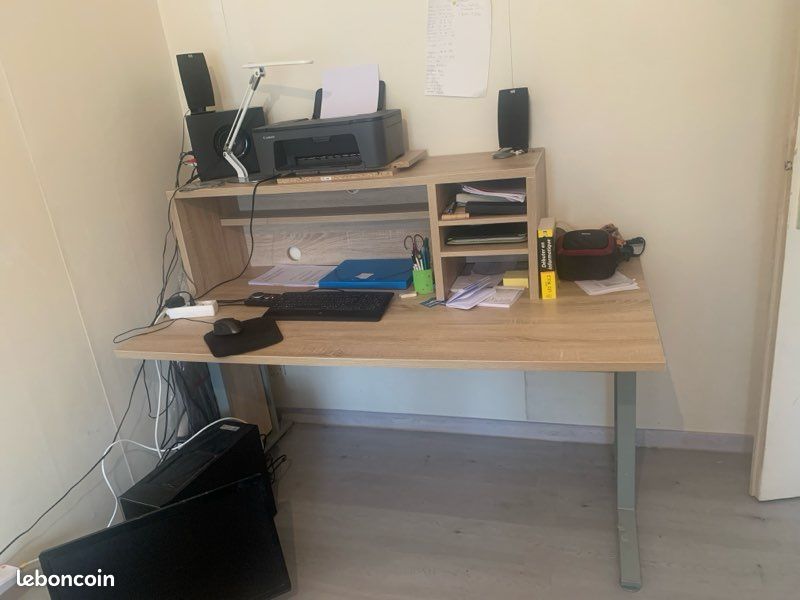 Bureau (image 1)
