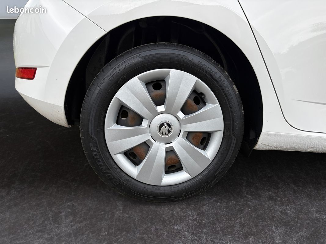 SKODA Fabia 1.0 MPI 60 ch BVM5 Business (image 8)