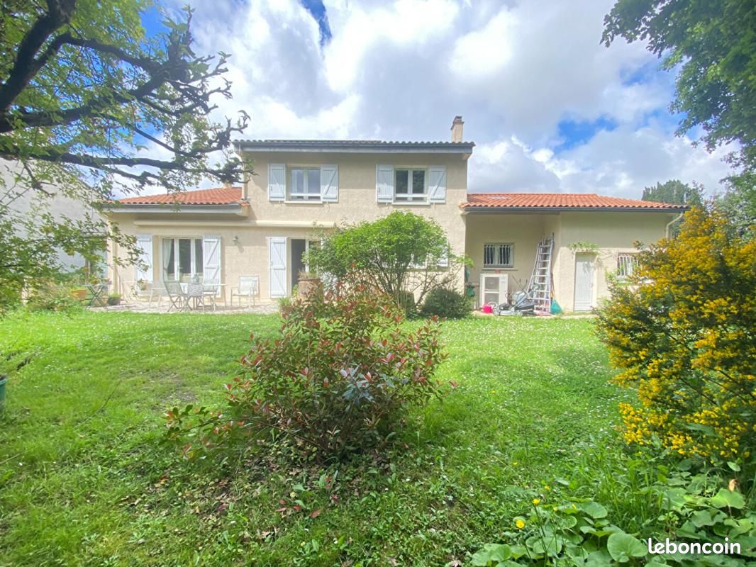 Maison 7 pièces 229 m² · à Eysines · 229 m² · 750 000 €
