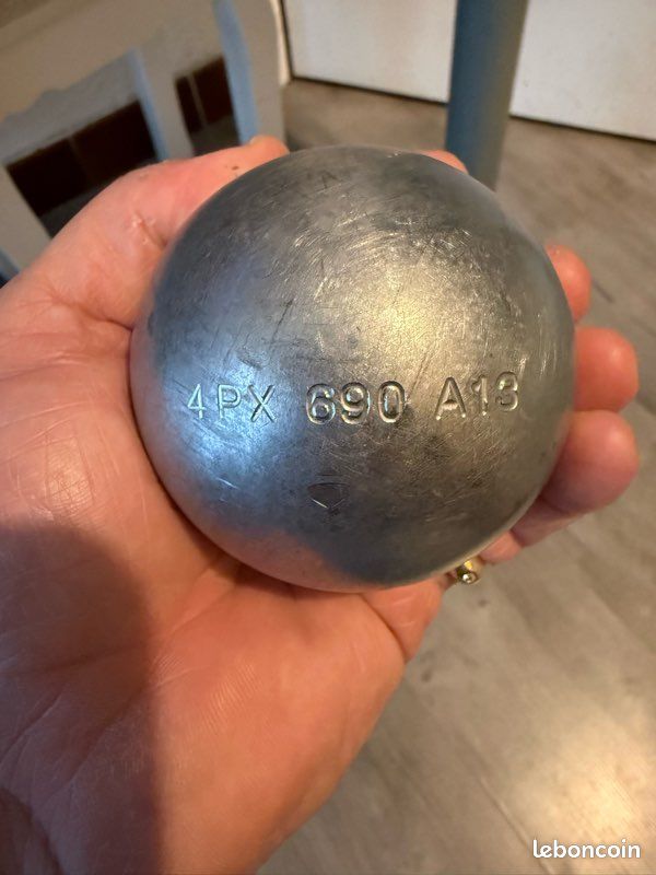 Ancienne Jeu De 2 Boules De Pétanques KTK 770 numérotées
