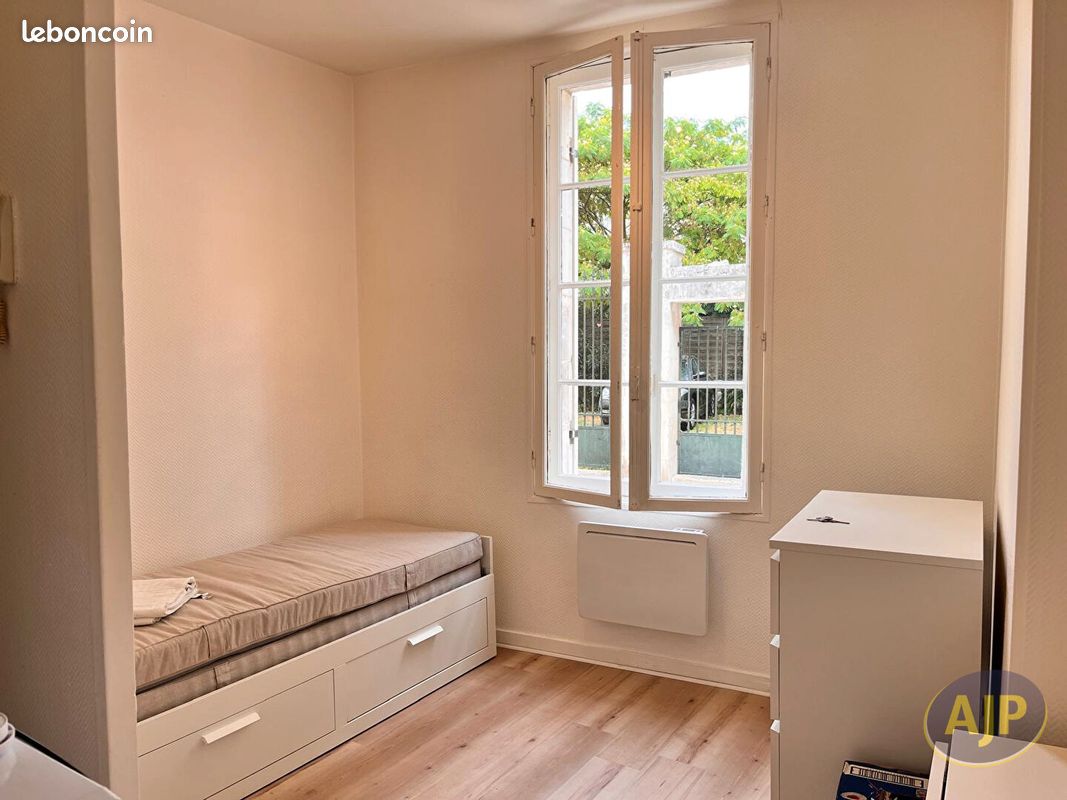 Appartement 1 pièce 14 m² · à Saintes · 14 m² · 360 €/mois