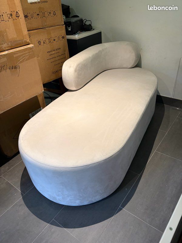 Fauteuil design beige (image 1)