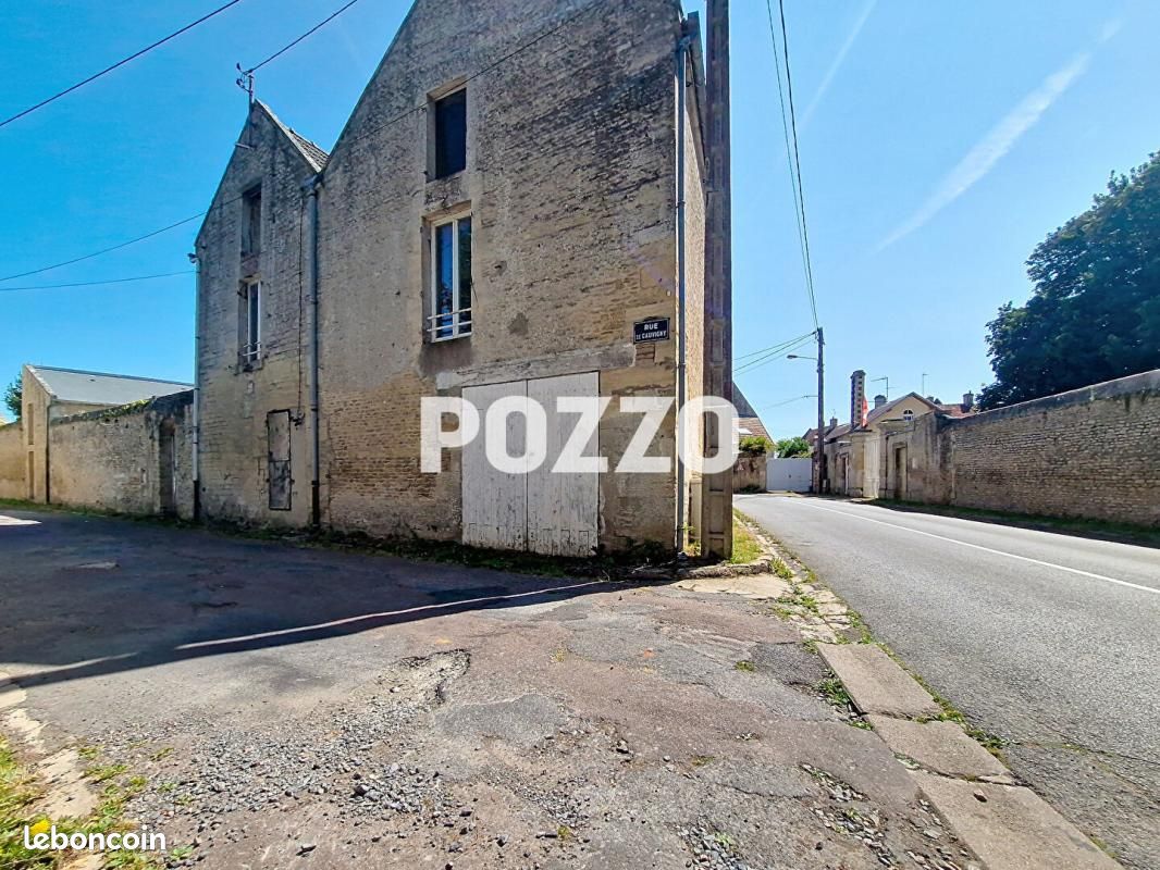 Maison 9 pièces 334 m² · à Bernières-sur-Mer · 334 m² · 250 000 €