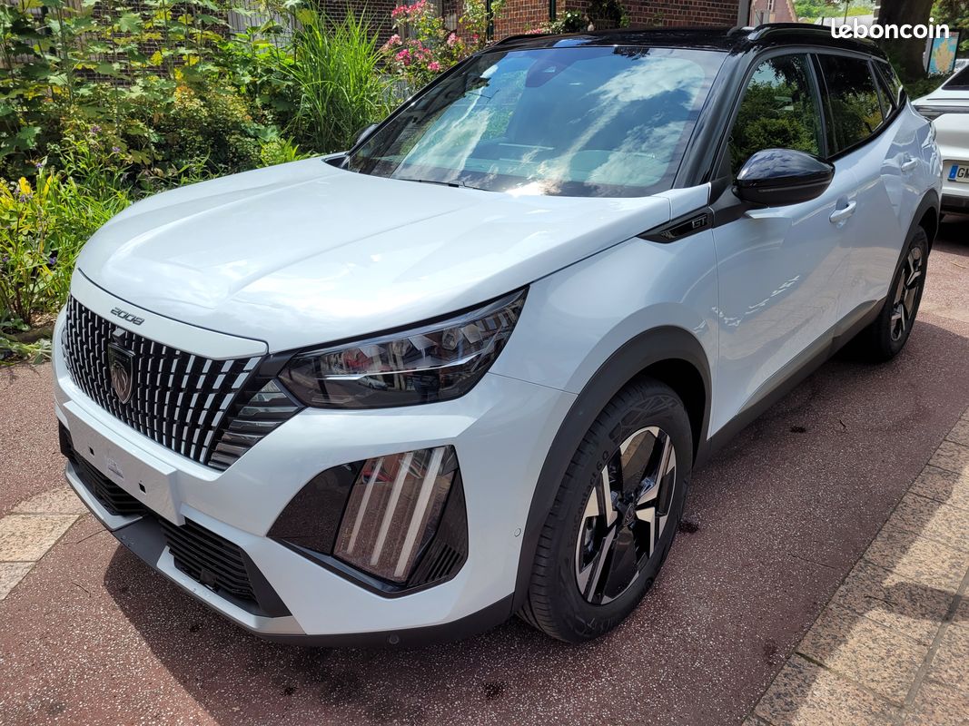 PEUGEOT 2008 GT 1.2 HYBRID 145cv eDCS6 (image 1)