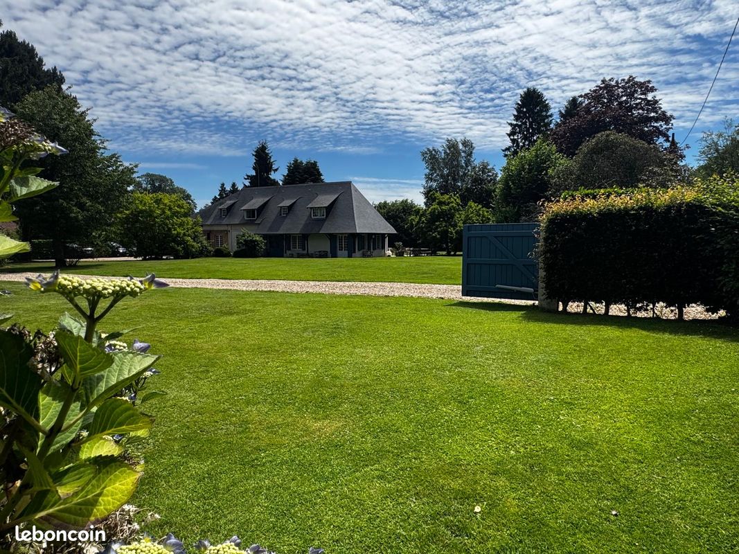 Maison 14 pièces 265 m² · à Quincampoix · 265 m² · 695 000 €