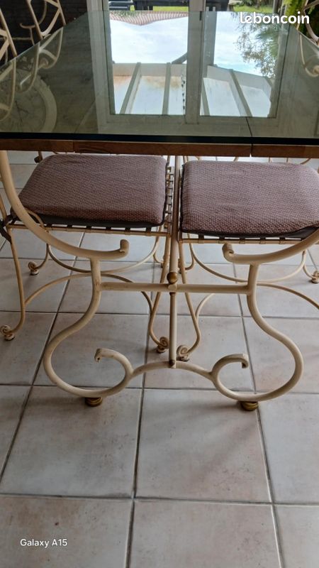 Table et chaises (image 1)