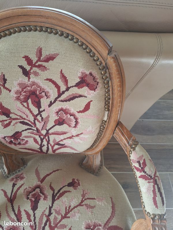 Paire de fauteuils Louis XVI (image 8)