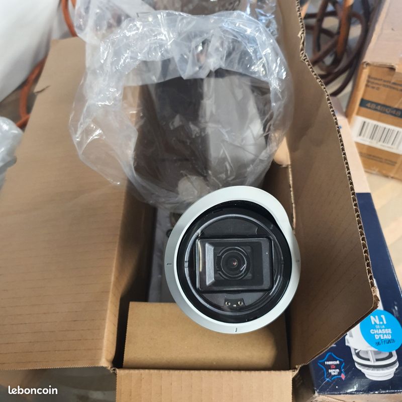 Caméra IP vidéosurveillance i-PRO WV-S15500-F3L – 5MP, IA, objectif 3.2mm, neuve (image 1)