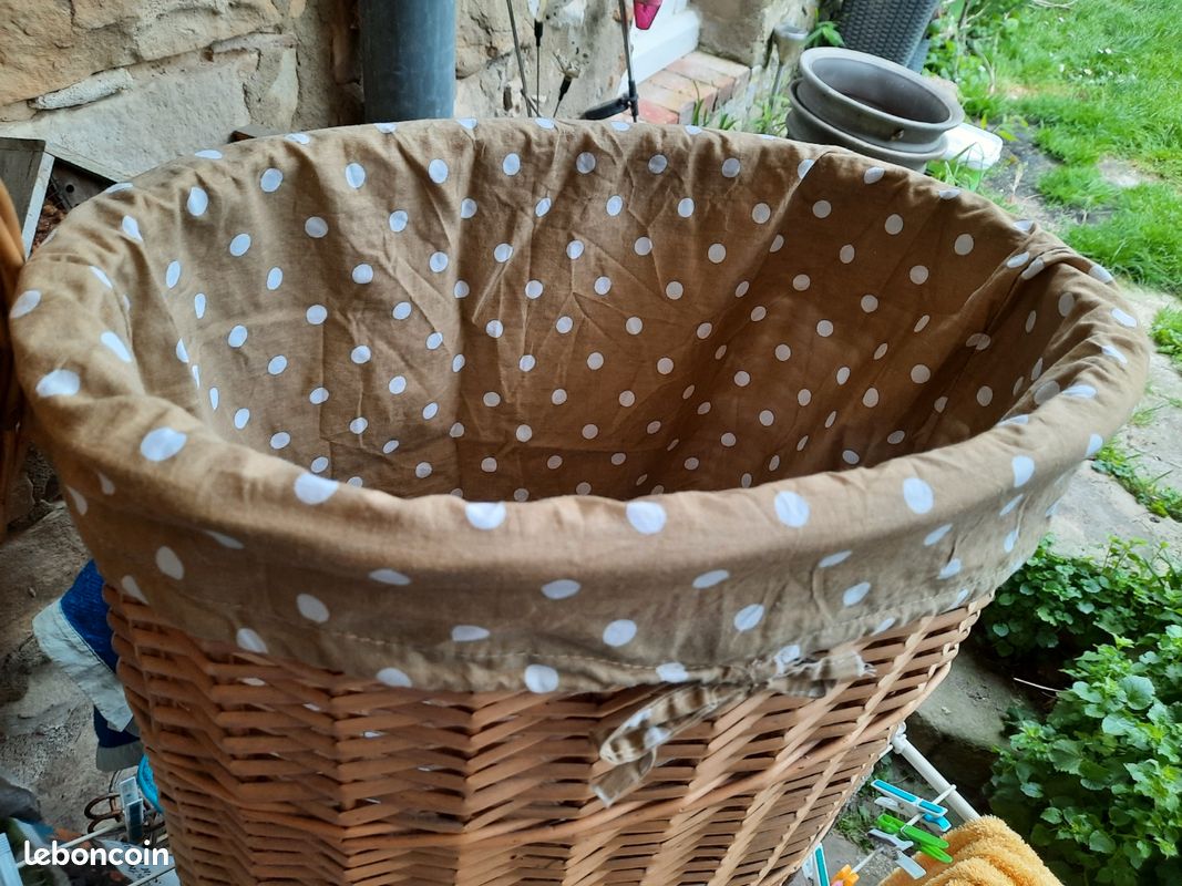 Panière à linge en rotin - Ameublement