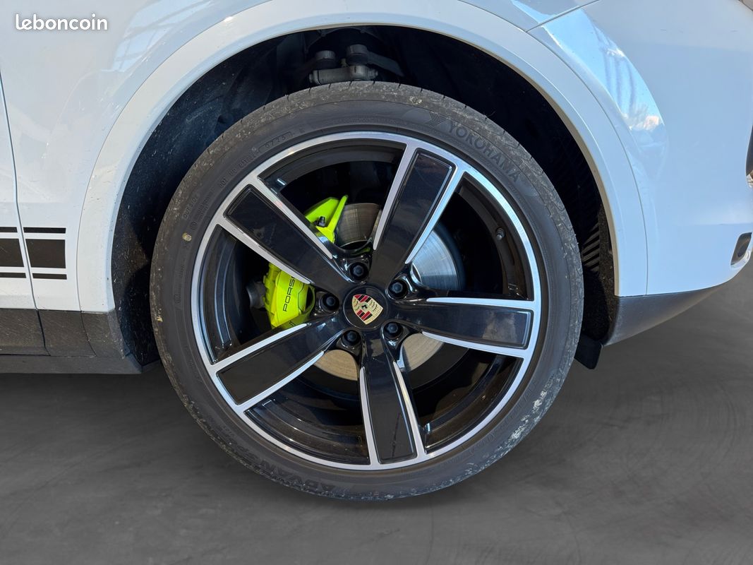 PORSCHE CAYENNE E-Hybrid 3.0 V6 462 ch Tiptronic BVA Platinum Edition Garantie 12 Mois Toit pano Pack Chrono Caméra 360 (image 20)