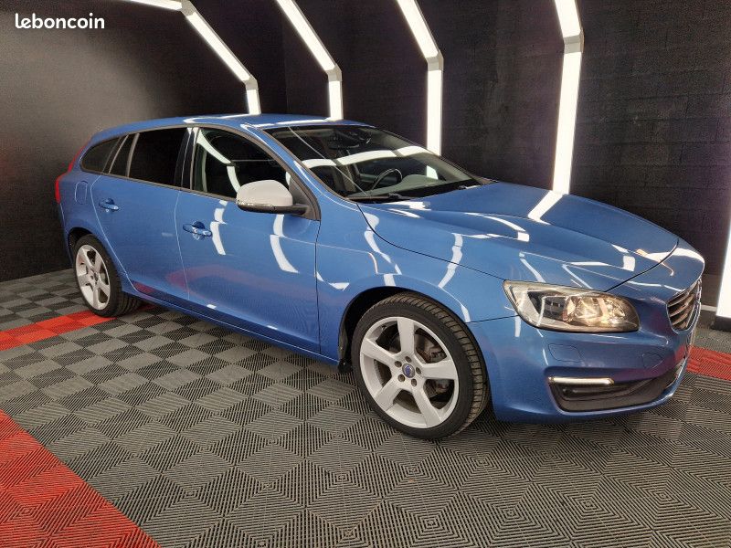 Volvo V60 D3 150CH MOMENTUM GEARTRONIC * ATTELAGE * BLUETOOTH * SUIVI COMPLET (image 4)