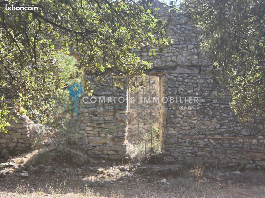 Terrain 58180 m² · à Saint-Saturnin-lès-Apt · 58 180 m² · 16 822 €