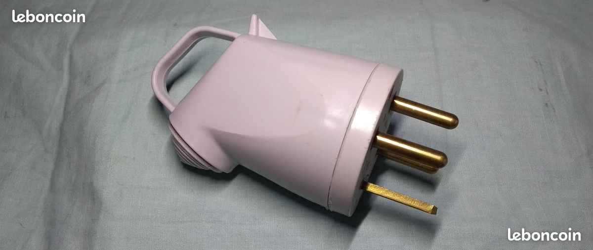 Fiche mâle Legrand 32A 400V Triphasé (3P+T) - Neuf Réf 055805 (image 4)