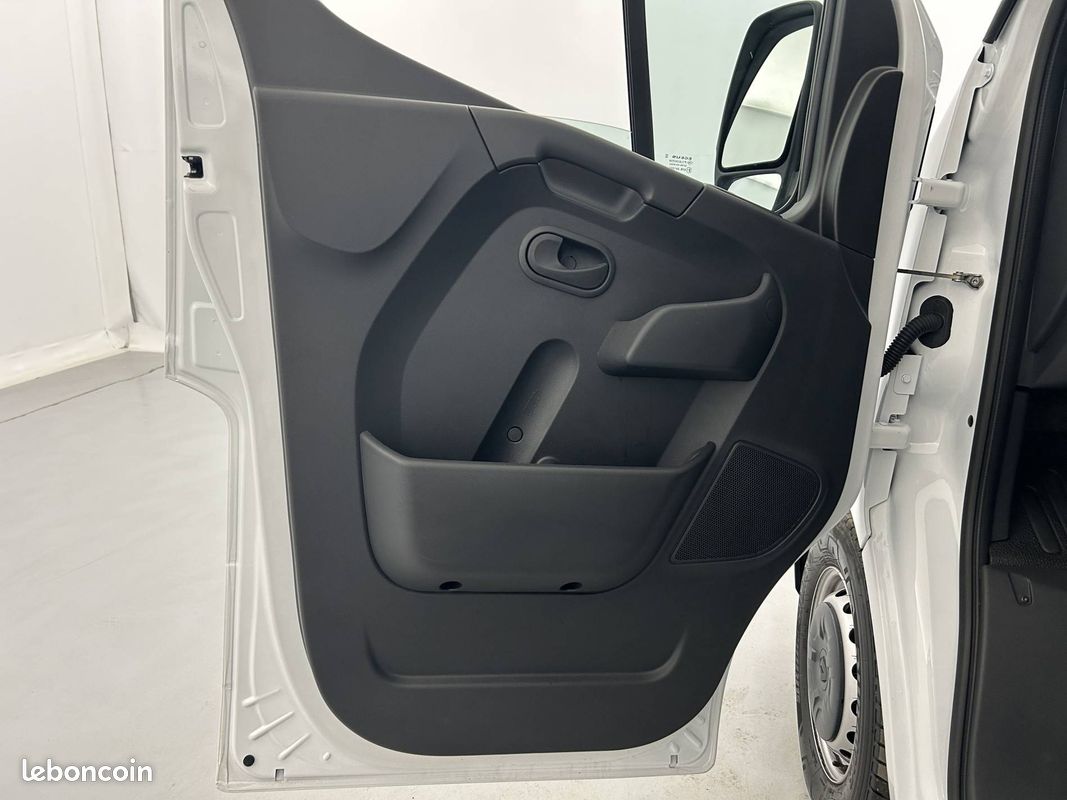 Renault master fgn trac f3500 l2h2 blue dci 135 confort (image 16)