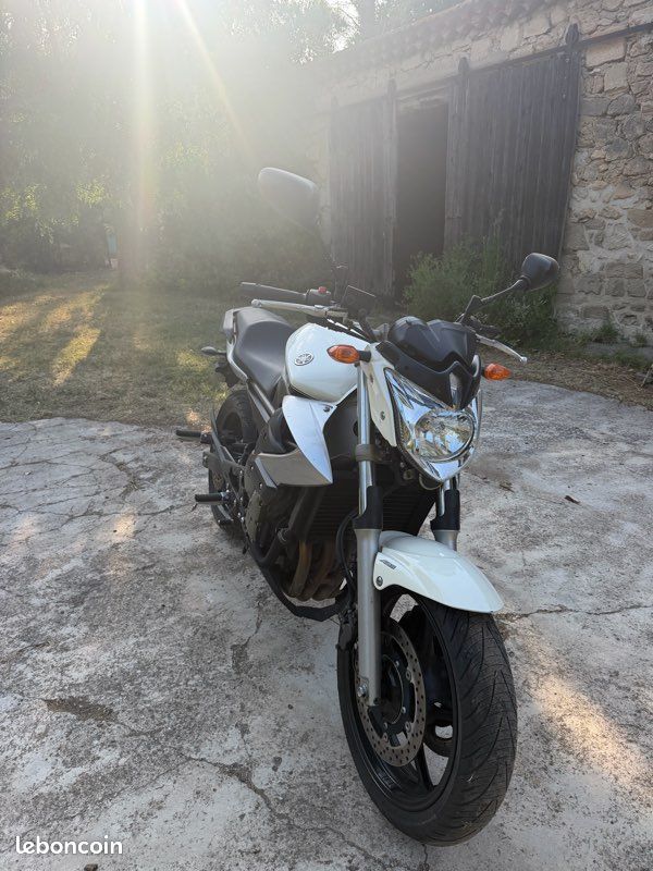 Yamaha xj6 (image 2)