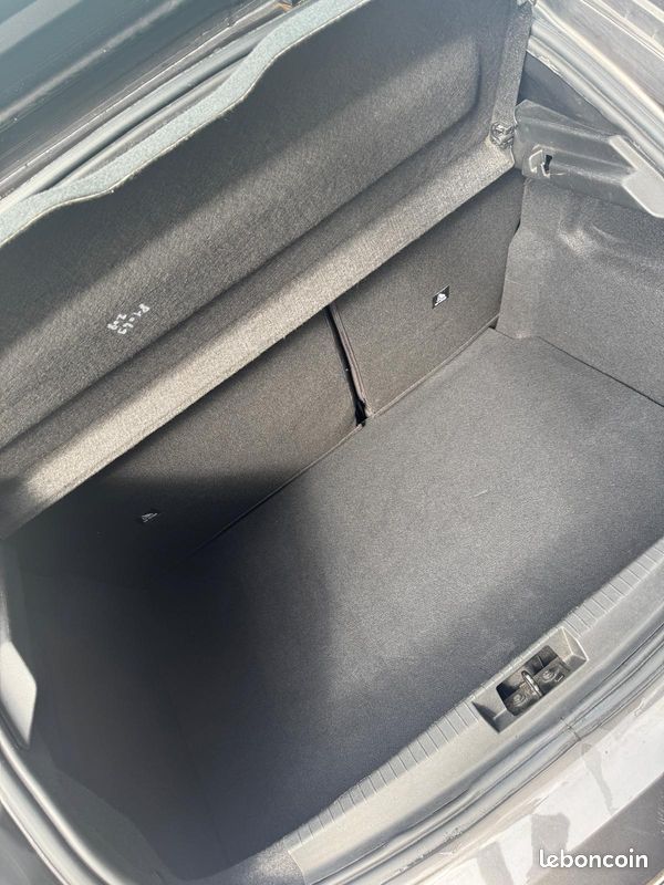 ⭐️⭐️ Peugeot 208 2021 1.5 BlueHdi 100ch BVM6 / 5 places / Intérieur GT LINE / Carplay / Clim / GPS / Radar de recul / Ecran tactile ⭐️⭐️ (image 9)