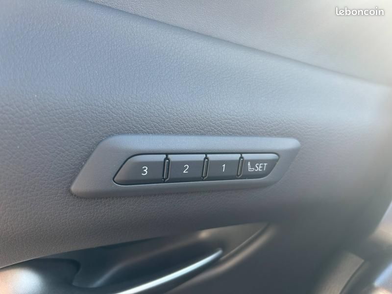 Lexus UX 250h Executive 2WD (image 27)