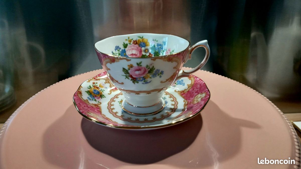 Tasse à Thé Et Soucoupe Royal Albert Country Rose - Porcelaine Bleu Aqua - Neuf