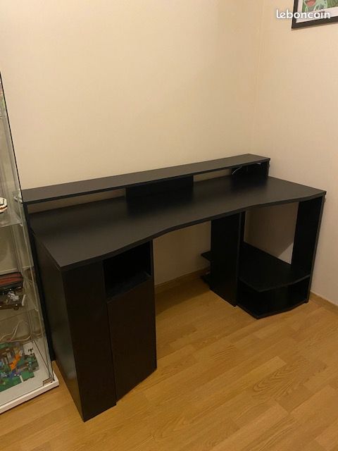 Bureau gaming (image 2)