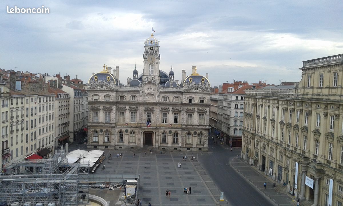 F3 rénové PLACE des TERREAUX LYON 69001 Locations