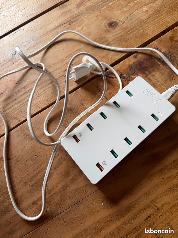 Chargeur alimenté usb 10 ports 70W (image 1)