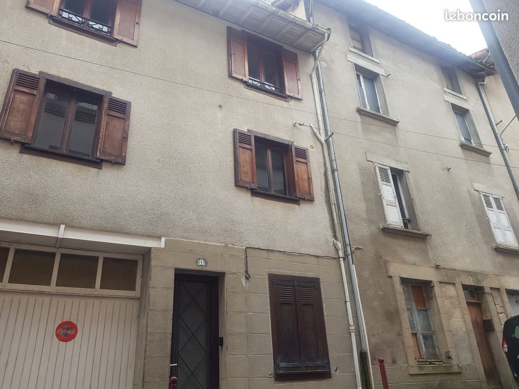 Maison 8 pièces 230 m² · à Saint-Junien · 230 m² · 104 000 €