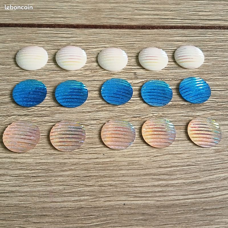 Lot de 15 cabochons rayés en résine de 20 mm de diamètre en relief (image 1)