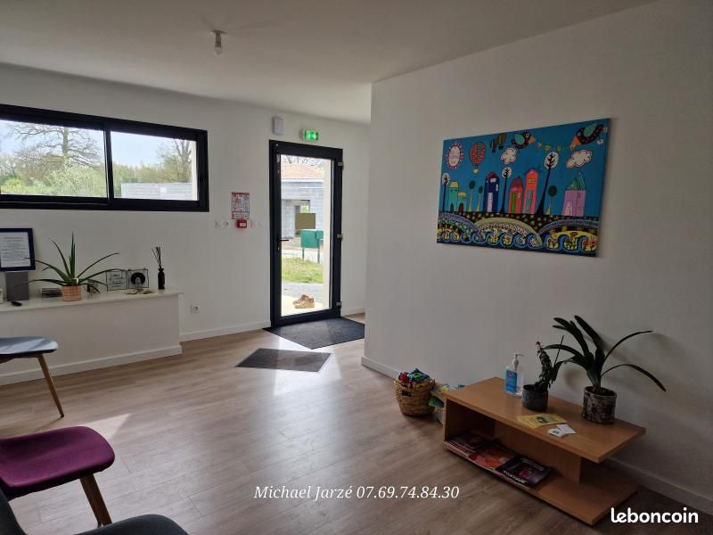 Pavillon 5 pièces 98 m² - Pompaire 79200 (image principale 1)