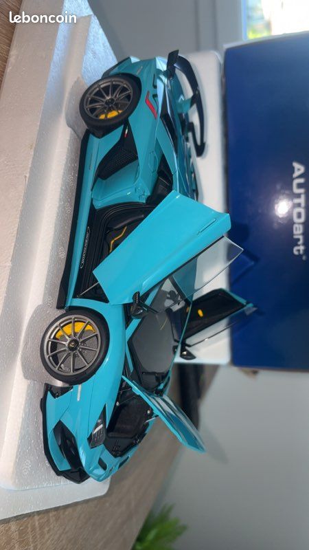 Autoart lamborghini aventador svj turquoise 1/18 + vitrine 1/18 (image 7)