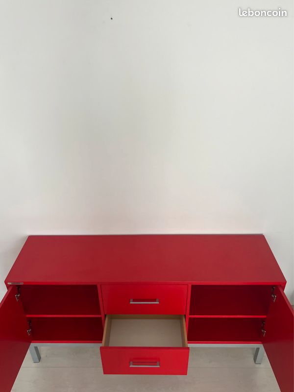 Meuble rouge (image 1)