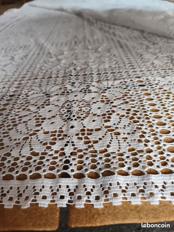Grand tissus dentelle.etat neuf 2,70 m x2, 40 m (image 5)