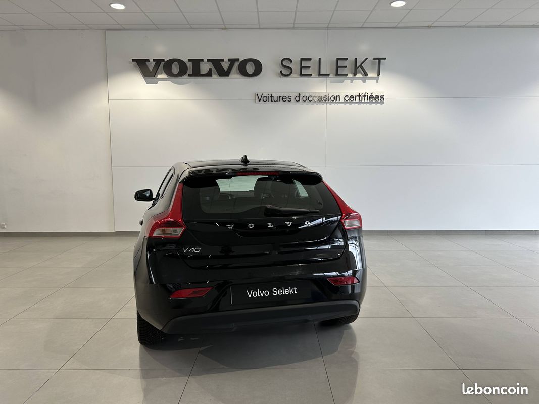 VOLVO V40 T2 122 ch Geartronic 6 Signature Edition (image 4)