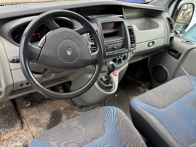 Fourgon 4m3 Renault Trafic 2.0 dCi – 115 cv 🏋️♀️ Hayon 500Kg CMU (image 5)