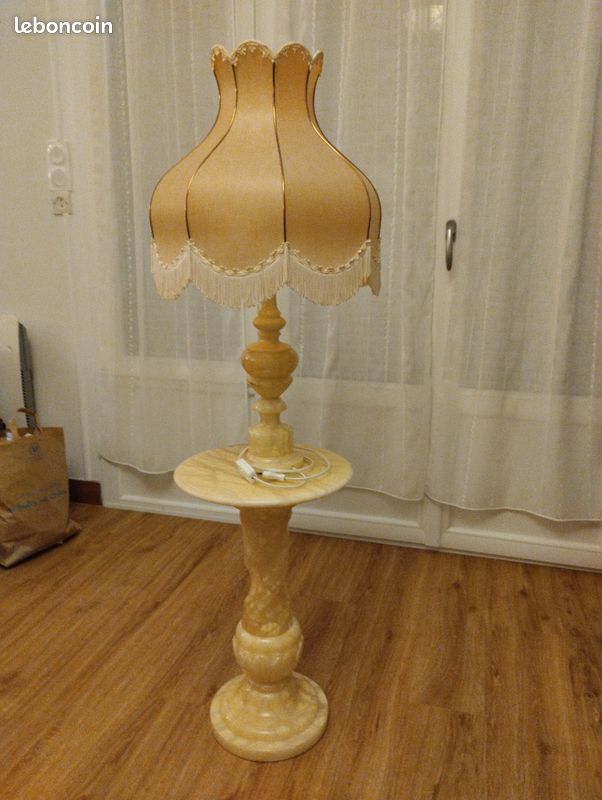 Lampe sur colonne (image 1)
