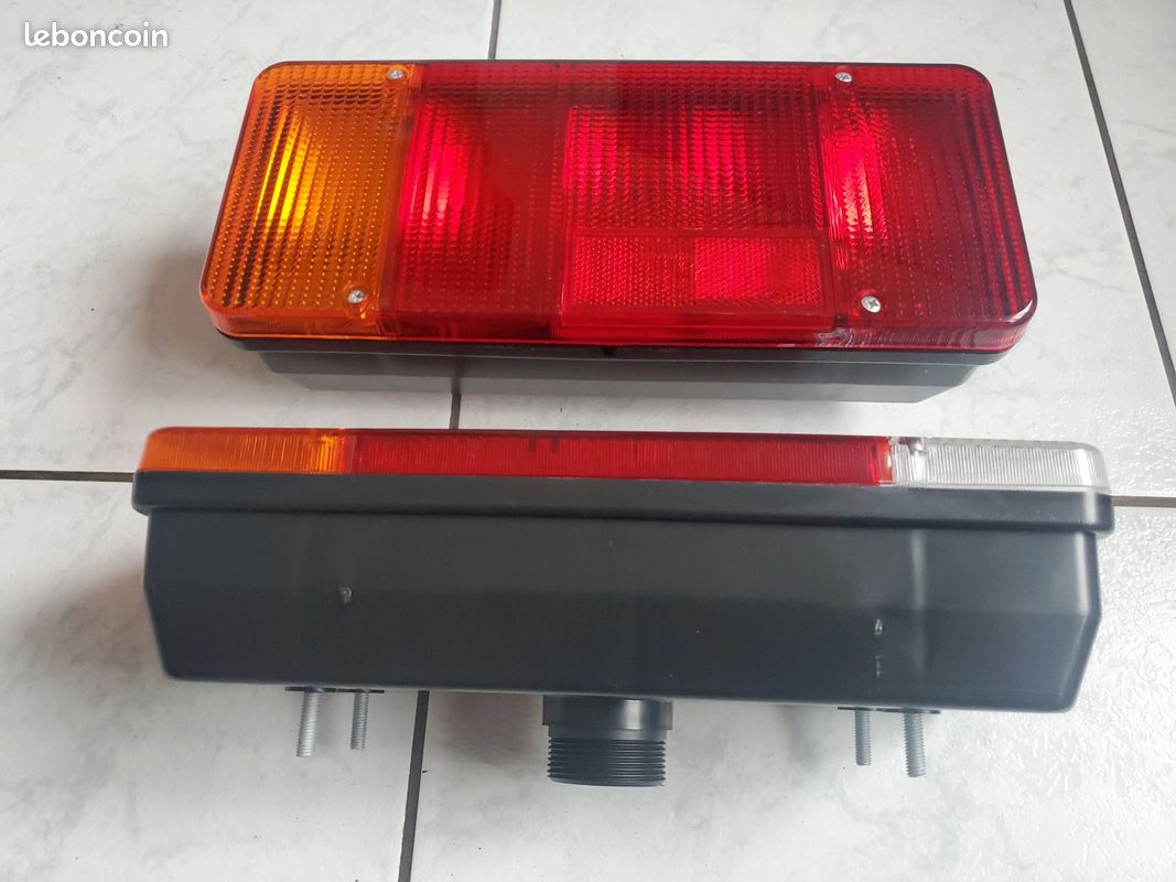 Lot De 2 Feux Arrière Pour Citroën C25, Fiat Ducato, Peugeot J5 (année 1981 Et +) - Neufs