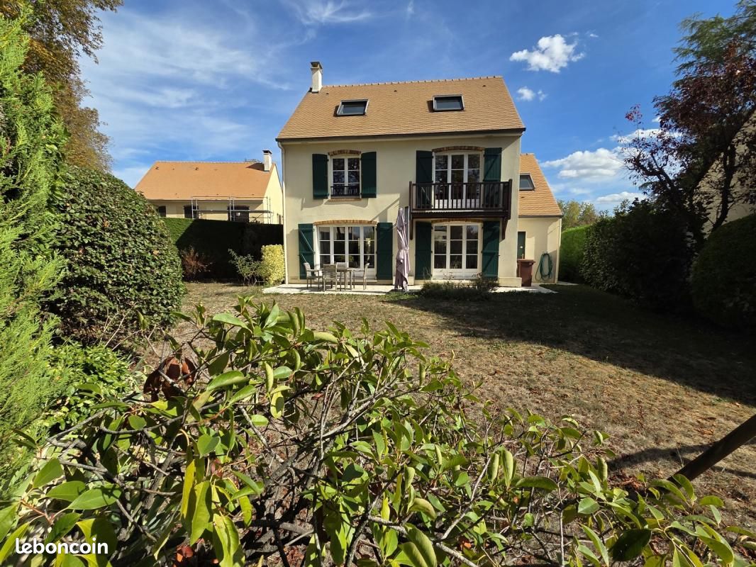 Maison 9 pièces 184 m² · à Noisy-le-Roi · 184 m² · 899 000 €