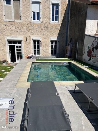 https://img.leboncoin.fr/api/v1/lbcpb1/images/d2/35/92/d2359271326b0564447b15b5a7a6b4d3dbc40dc0.jpg?rule=ad-image