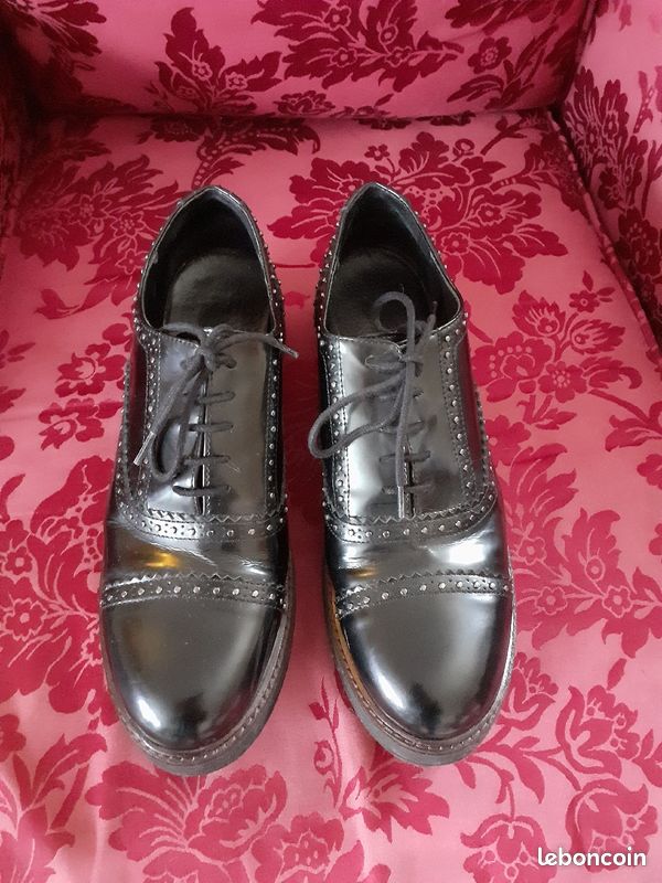 Chaussures Plateforme noires à clous (image 1)