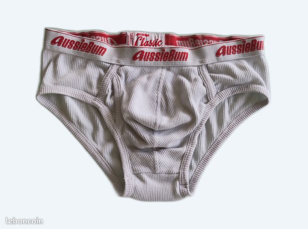 Pantalon blanc taille XS avec soie marque Les Garçons PARIS dans son