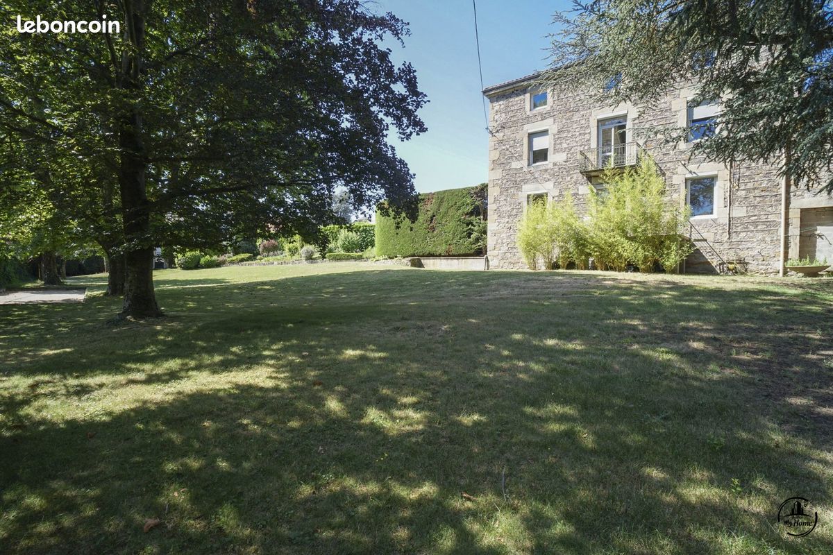 Maison 10 pièces 400 m² · à Villars · 400 m² · 675 000 €